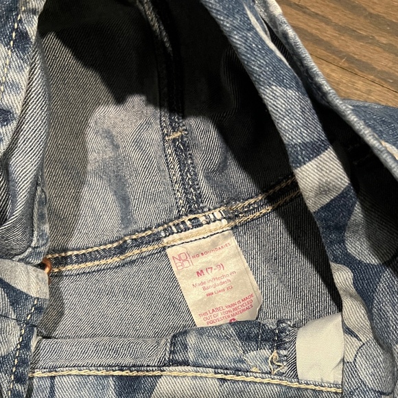 No Boundaries Jean Bib Shorts Daisy Size Medium (7-9) - Picture 7 of 8